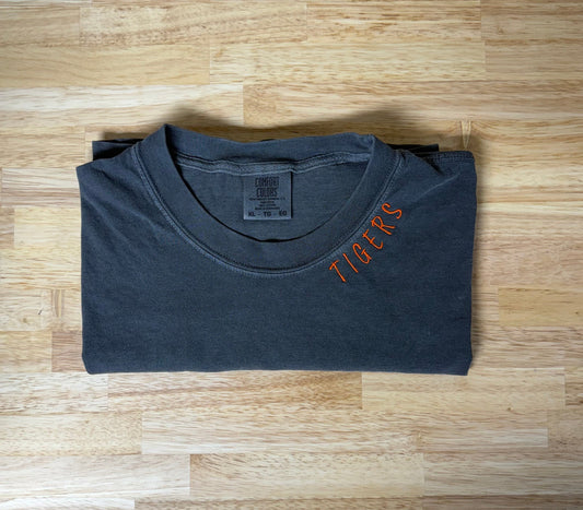 TIGERS neckline T-shirt